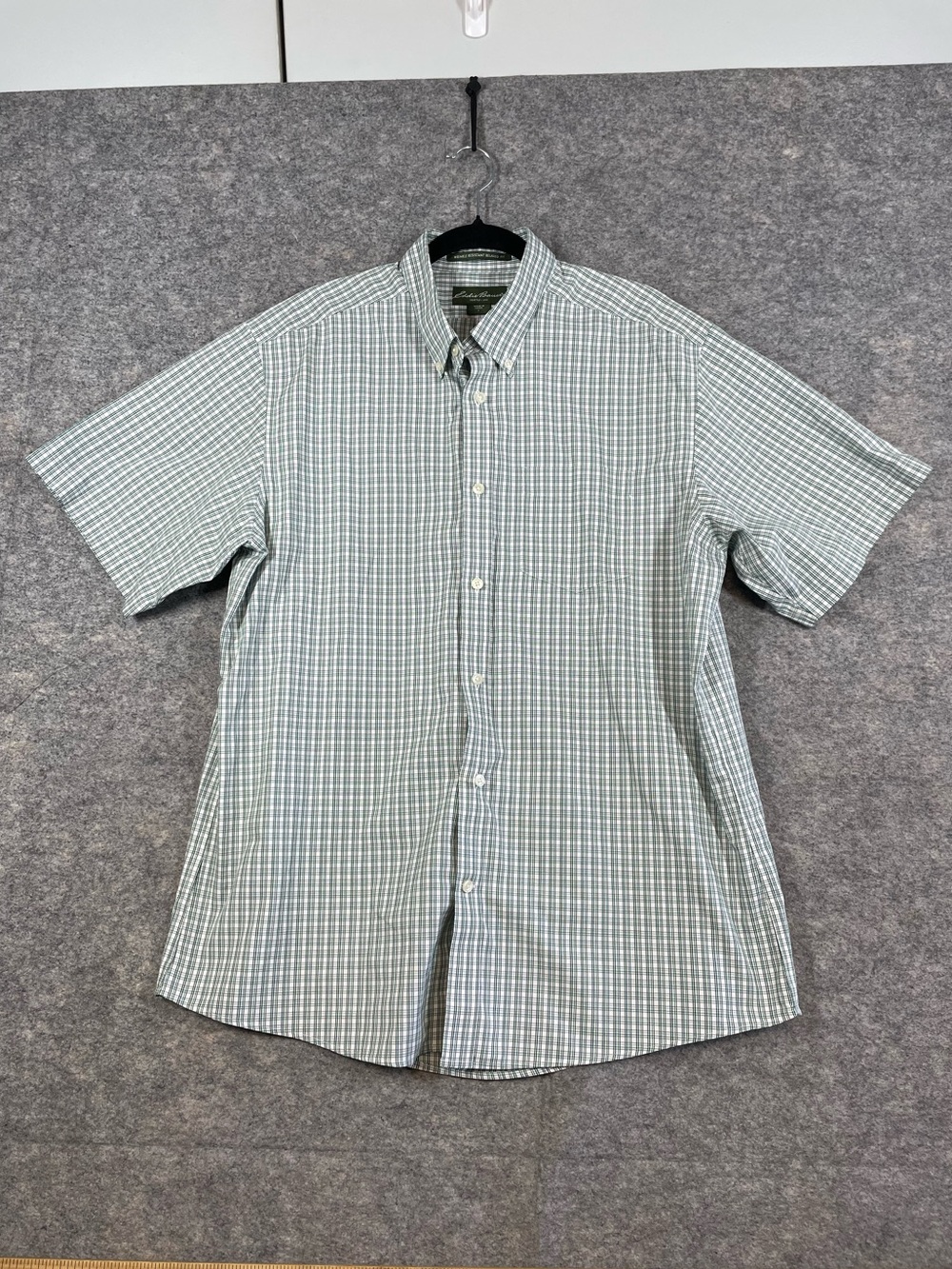 Eddie Bauer Plaid Wrinkle Resistant Button Down Shirt Large Green Short Sleeve